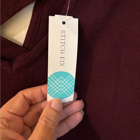 Love Ellie Women's Burgundy Crisscross in Back Sweater Medium - Picture 4 of 8